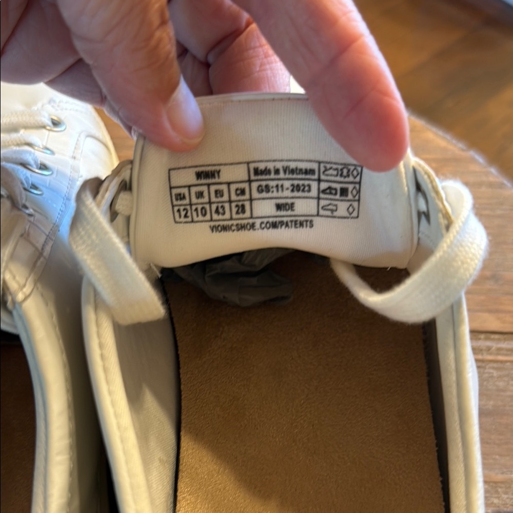 Vionic Cream Oxfords - Picture 4 of 10